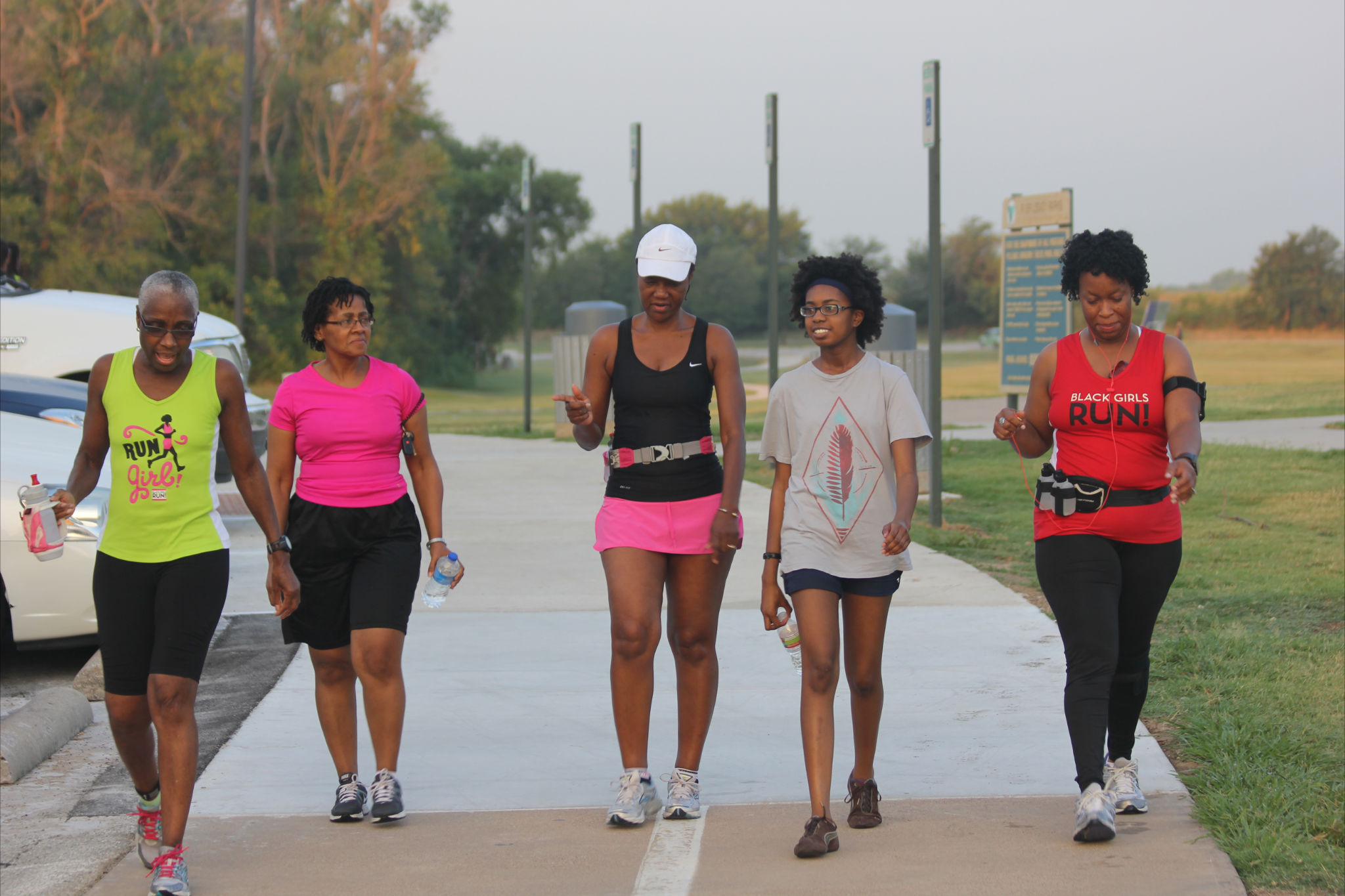 Run wife run. Black Runner Running Finale. Black girl Runner. Valerie Robinson. Afcrican Run.
