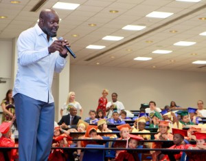 Dallas Cowboys legend Emmitt Smith was the featured speaker at this years Kids' University graduation ceremony.