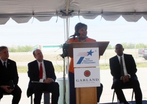 Congresswoman Johnson spoke on the many benefits that Texas has received from transportation stimulus spending Pictured with (l to r) Garland Mayor, Douglas Athas, John Barton, and Secretary Anthony Foxx