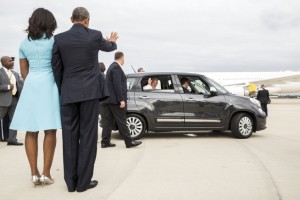 President Barack Obama and First Lady Michelle Obama wave goodbye to Pope Francis as his motorcade departs Joint Base Andrews, Md., Sept. 22, 2015. (Official White House Photo by Pete Souza)