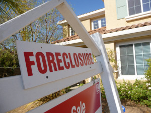 Foreclosure problems continue for many Americans. (Image: Flickr: Jeff Turner)