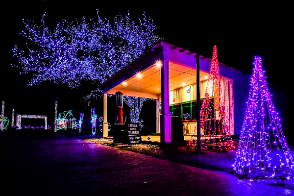 DFW Community Brief: Farmers Branch Tour of Lights to usher in the holiday spirit Dec. 22-24