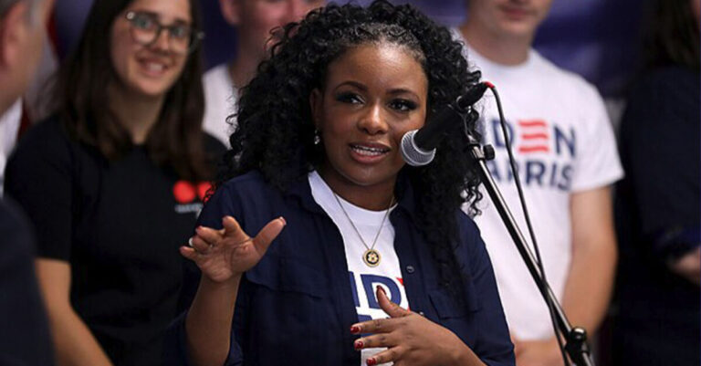 Rep. Crockett announces run to lead Democrats on House Oversight Committee