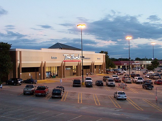 NTFB, UNT Dallas, Tom Thumb, and UNIQLO Partner for Thanksgiving Food Distribution in North Texas